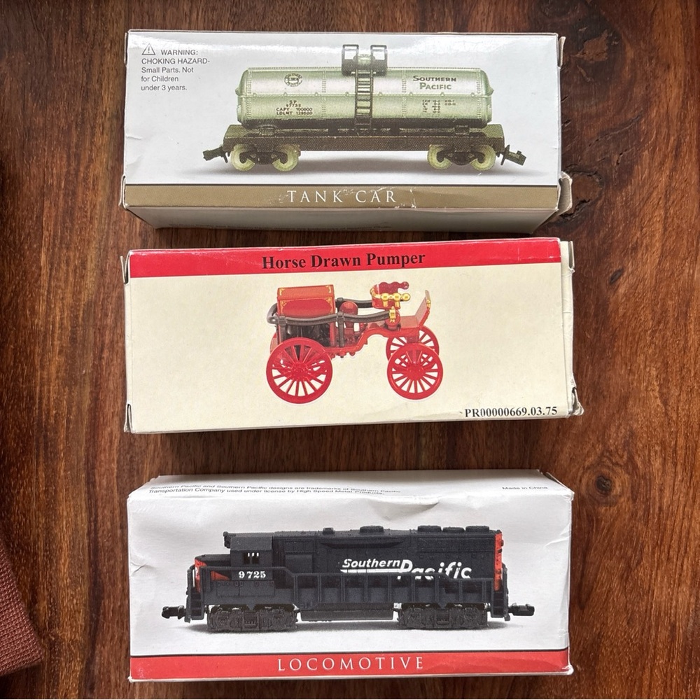 Set of Three Model Trains ~ Locomotive ~ Tank Car ~ Hourse Drawn Pumper - Picture 2 of 8